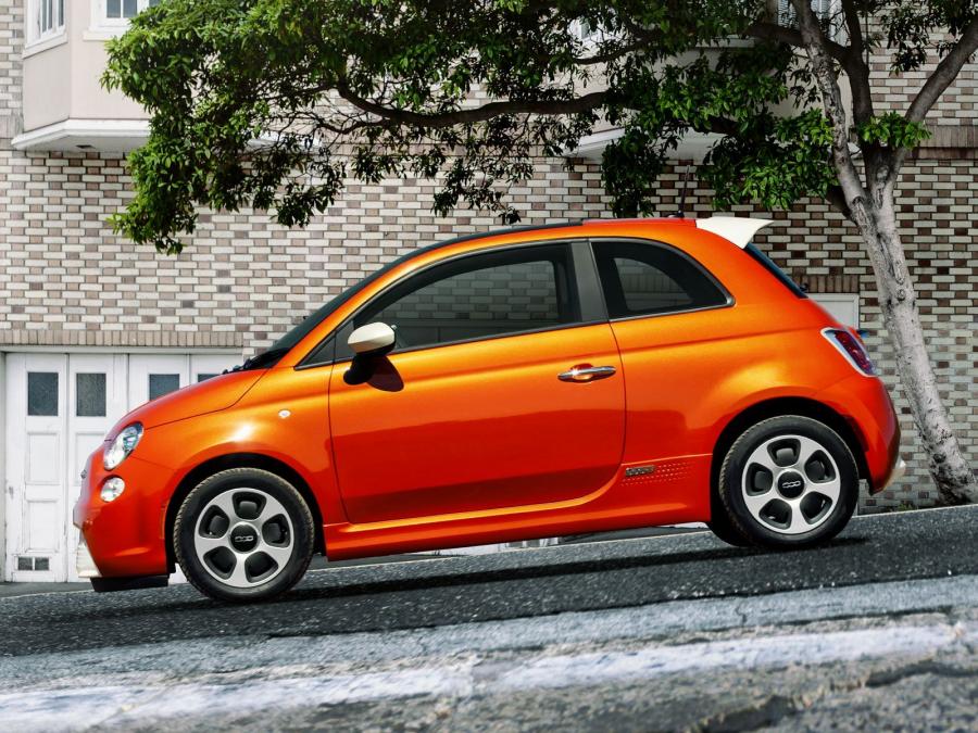  Fiat 500e 2013 года  (фото 3 из 141)